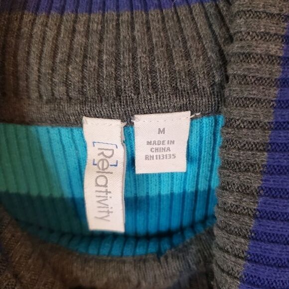 Color Block Striped Turtleneck Sweater - Picture 6 of 10